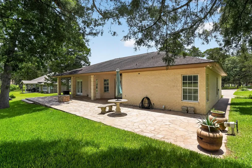410 Pinehurst Drive New Ulm TX 78950