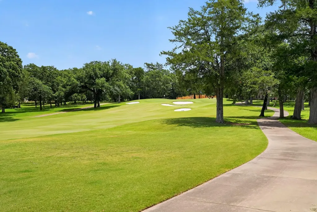 410 Pinehurst Drive New Ulm TX 78950