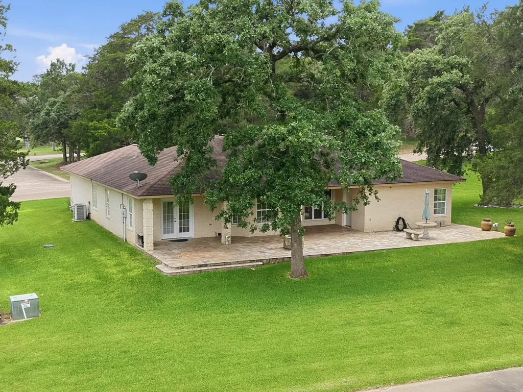 410 Pinehurst Drive New Ulm TX 78950