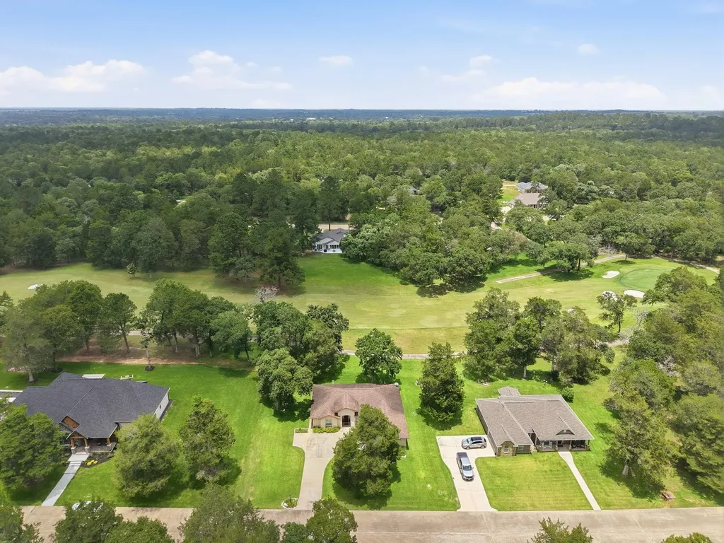 410 Pinehurst Drive New Ulm TX 78950