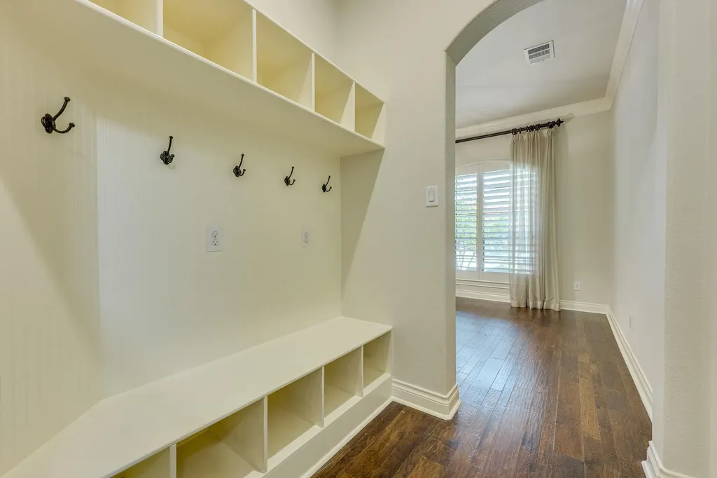 1005 Lakewood Hills Terrace Austin TX 78732