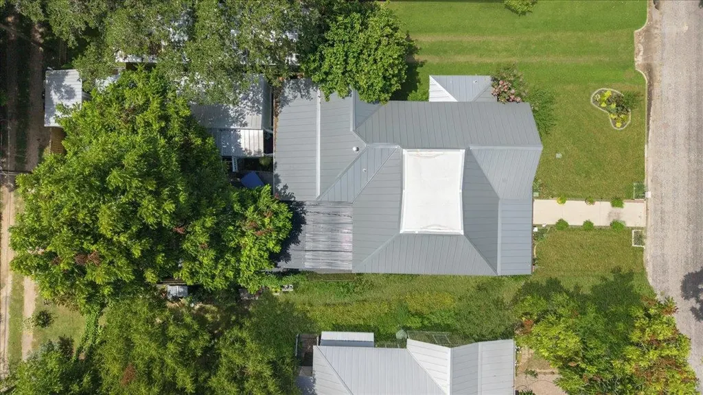704 Gresham Street Smithville TX 78957