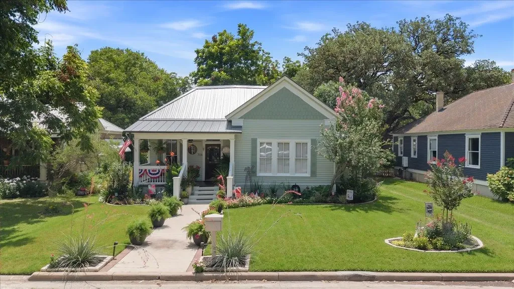 704 Gresham Street Smithville TX 78957