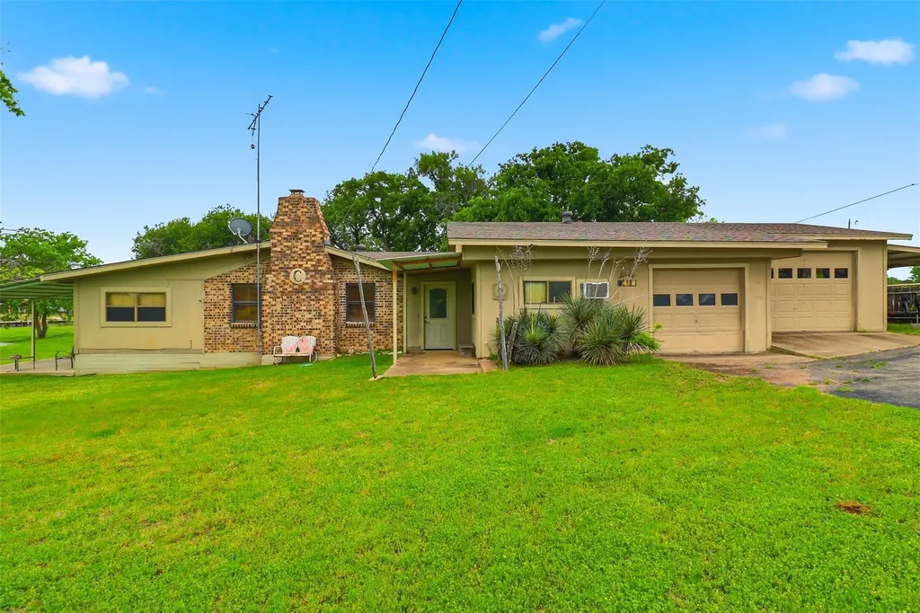 1412 Parkway Street Tow TX 78672