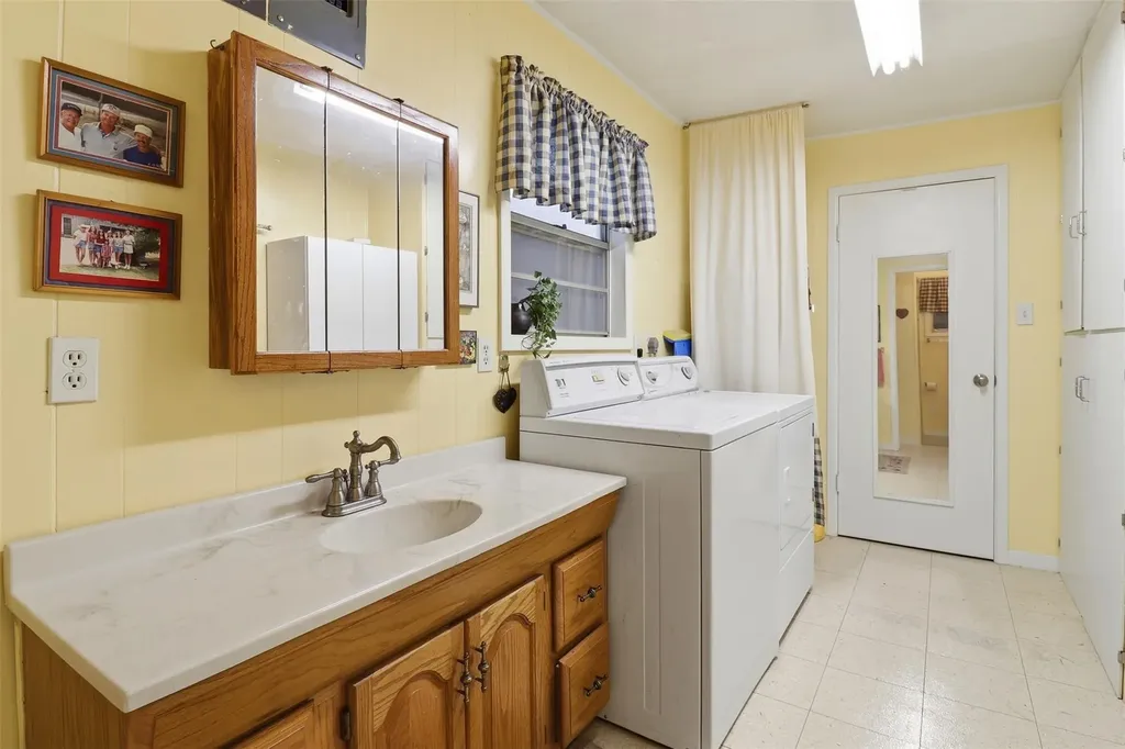 1412 Parkway Street Tow TX 78672