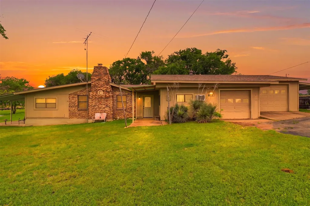 1412 Parkway Street Tow TX 78672