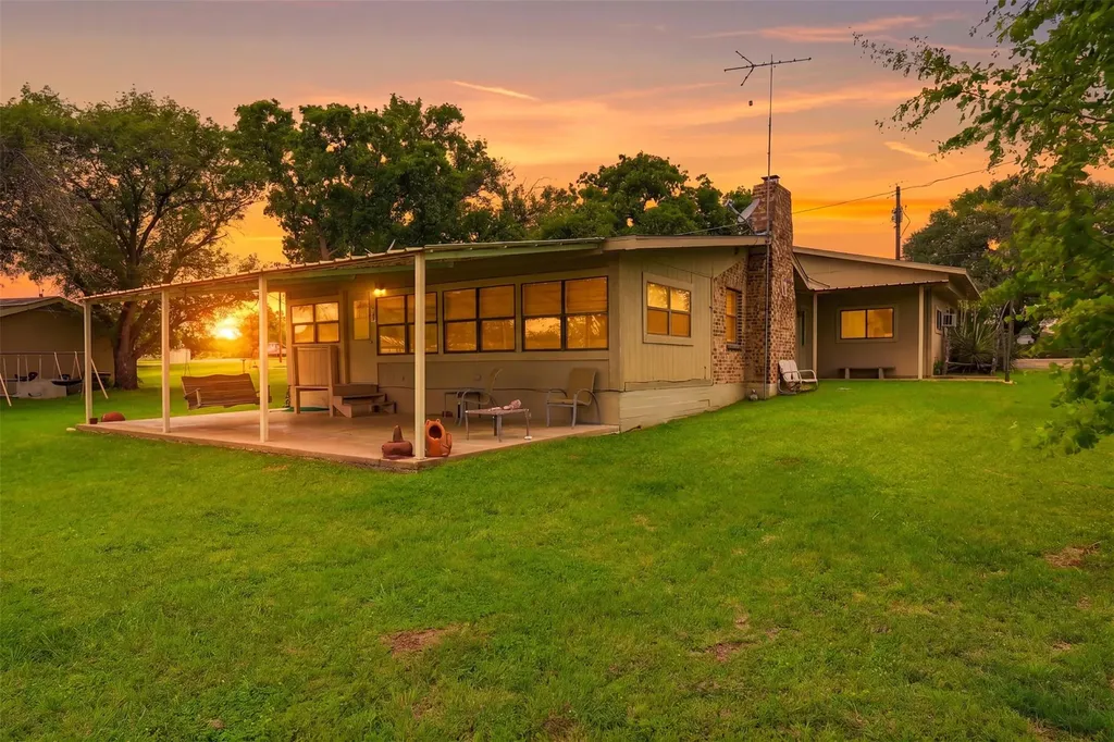 1412 Parkway Street Tow TX 78672