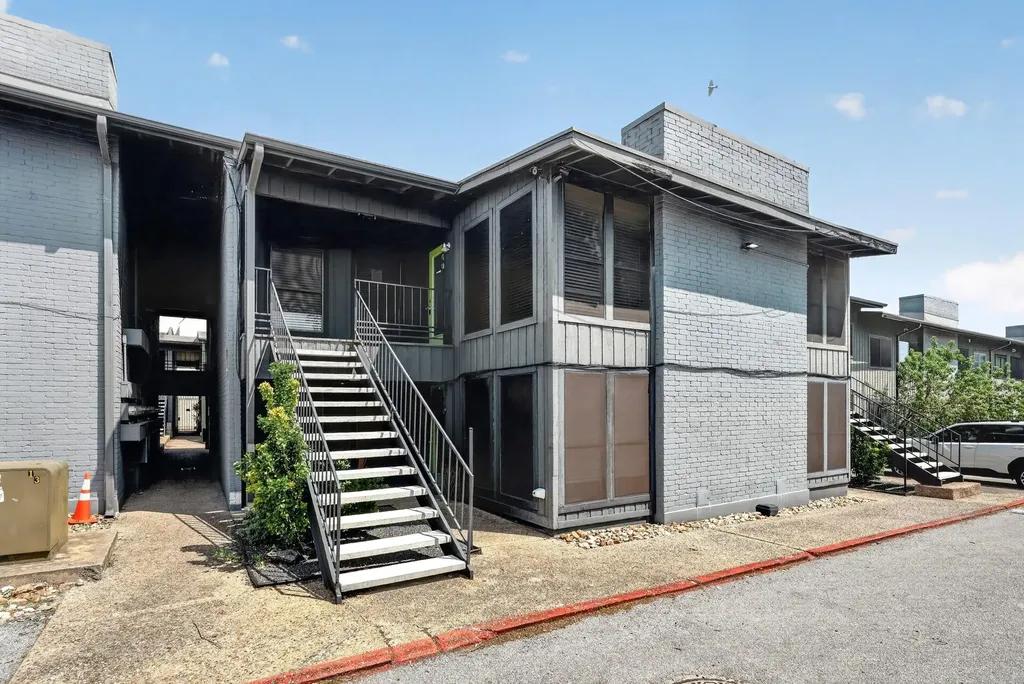 909 Reinli Street Austin TX 78751
