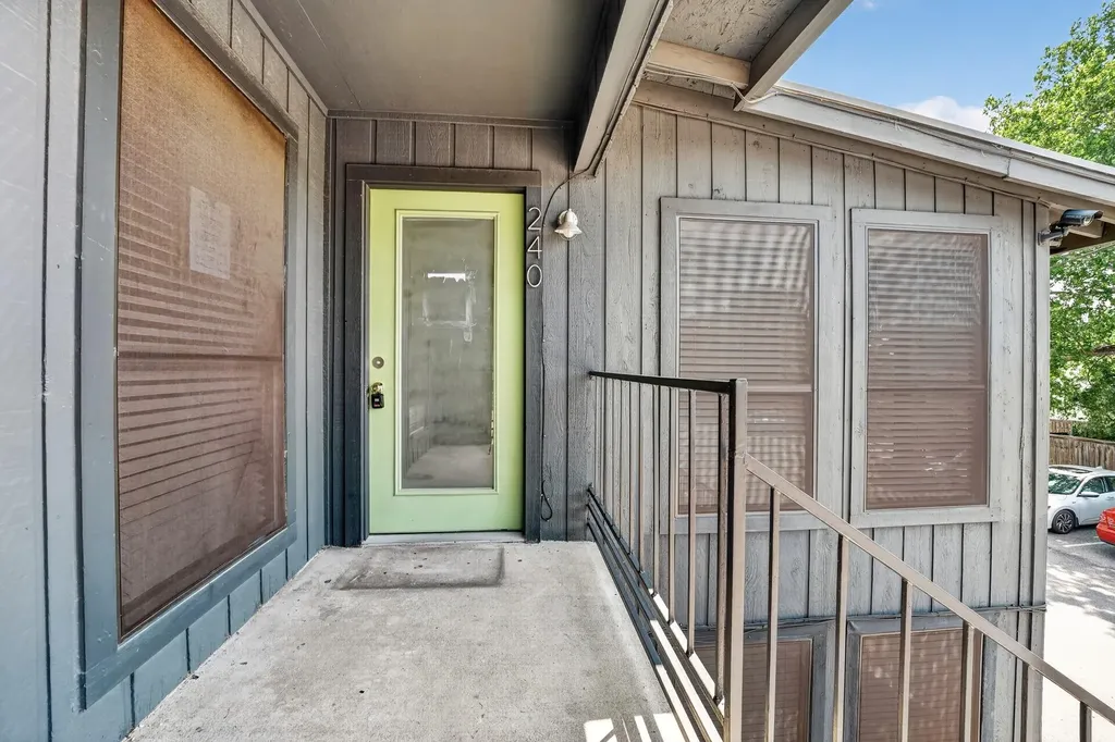 909 Reinli Street Austin TX 78751