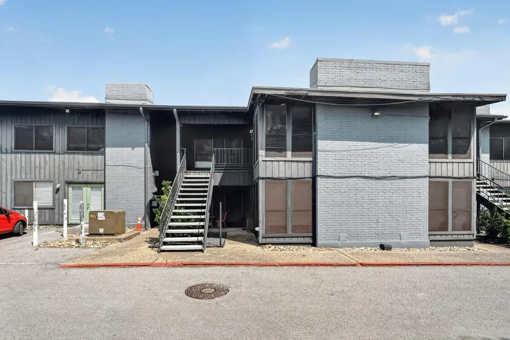 909 Reinli Street Austin TX 78751