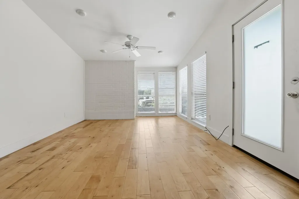909 Reinli Street Austin TX 78751