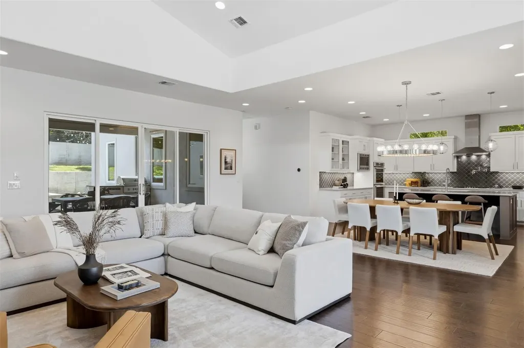 2704 Oak Park Drive Austin TX 78704