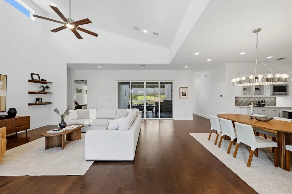 2704 Oak Park Drive Austin TX 78704