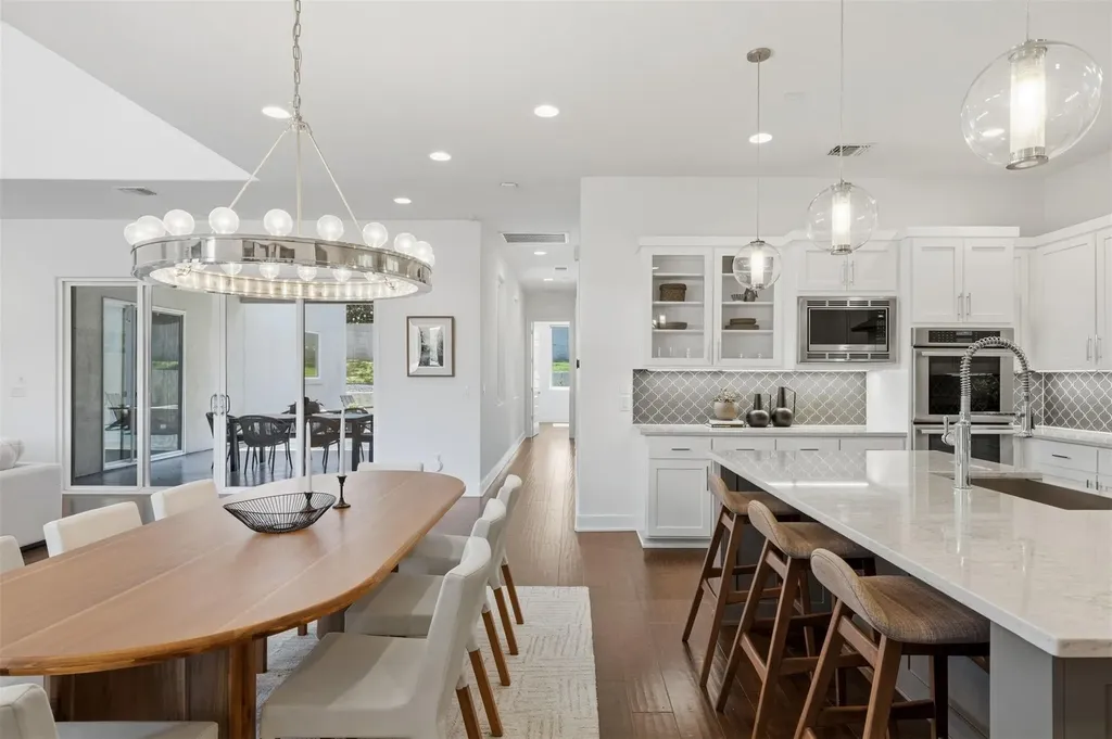 2704 Oak Park Drive Austin TX 78704