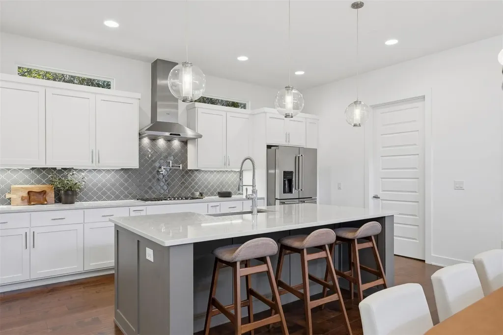 2704 Oak Park Drive Austin TX 78704