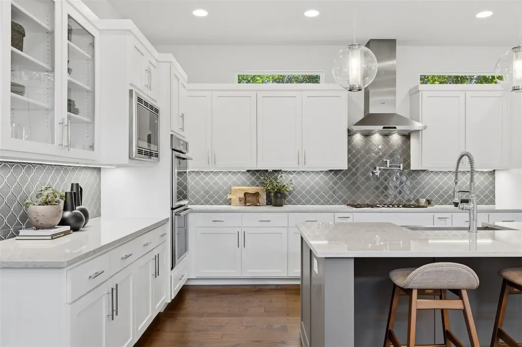 2704 Oak Park Drive Austin TX 78704