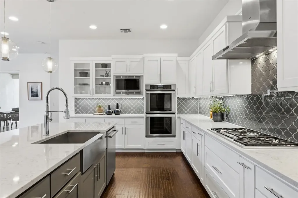 2704 Oak Park Drive Austin TX 78704