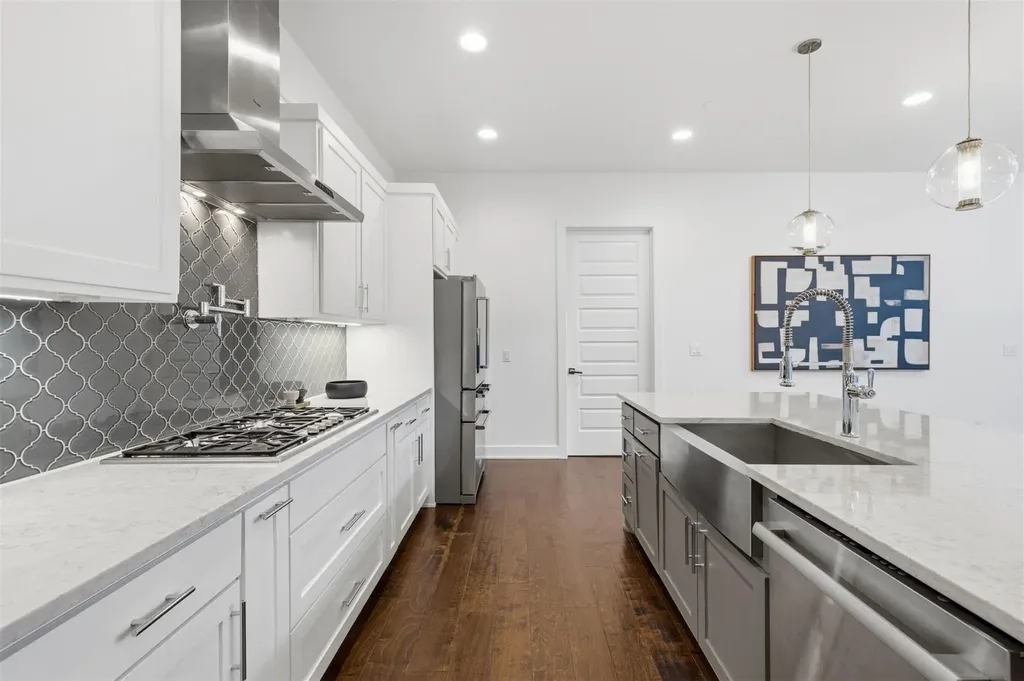 2704 Oak Park Drive Austin TX 78704