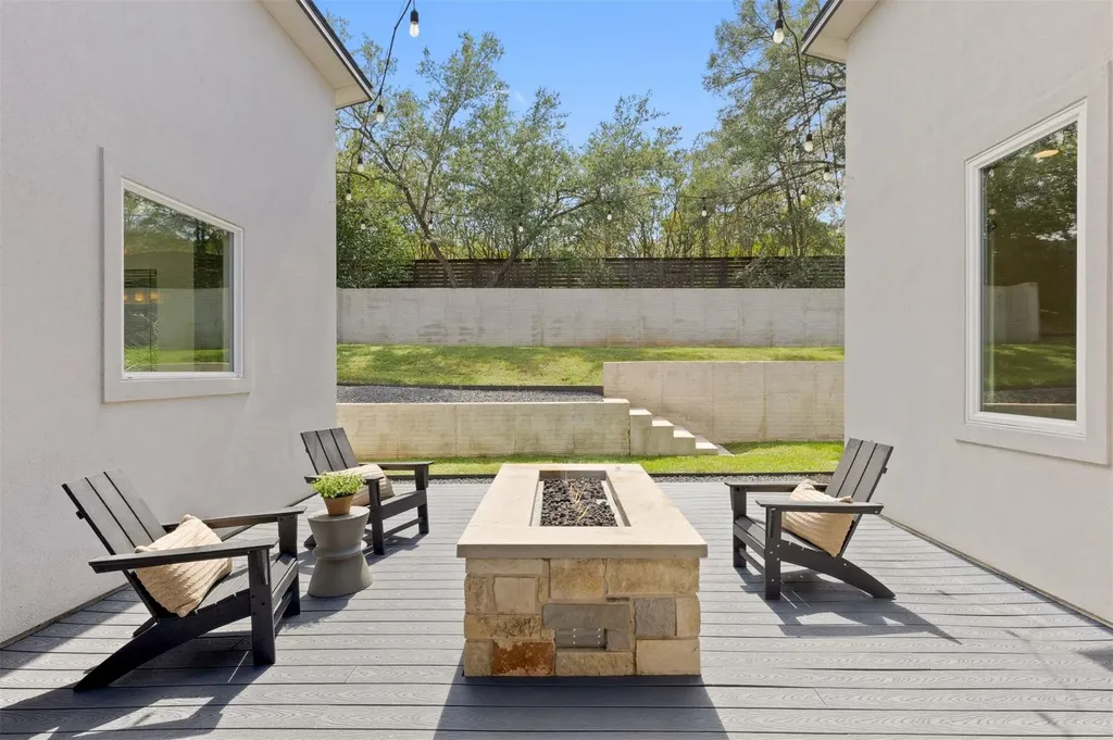 2704 Oak Park Drive Austin TX 78704