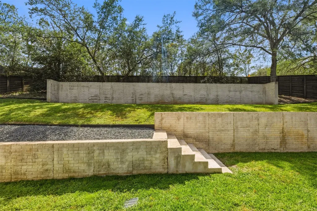 2704 Oak Park Drive Austin TX 78704