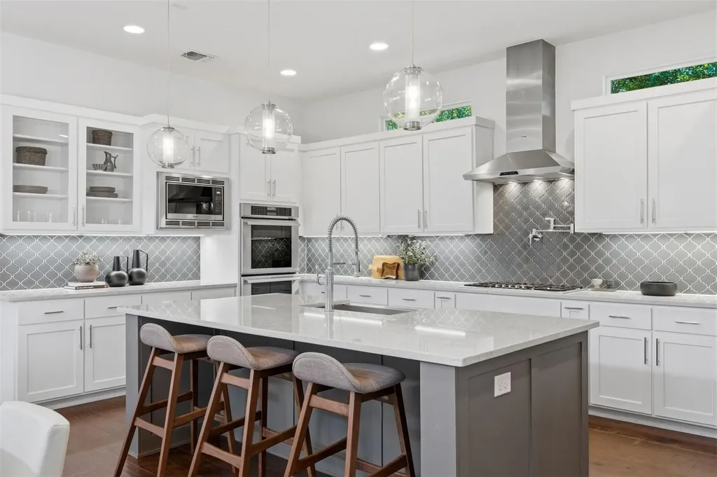 2704 Oak Park Drive Austin TX 78704