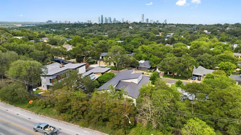 2704 Oak Park Drive Austin TX 78704