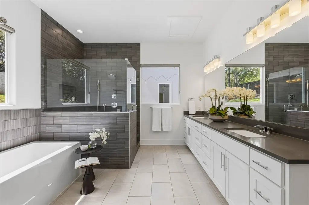 2704 Oak Park Drive Austin TX 78704