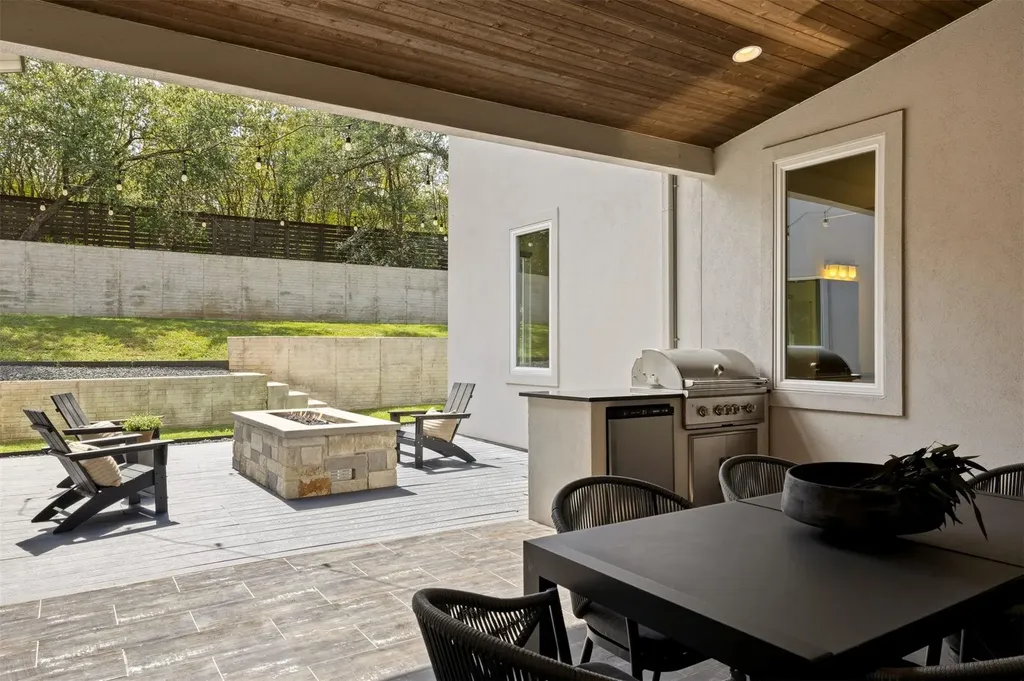 2704 Oak Park Drive Austin TX 78704
