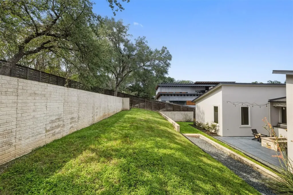2704 Oak Park Drive Austin TX 78704