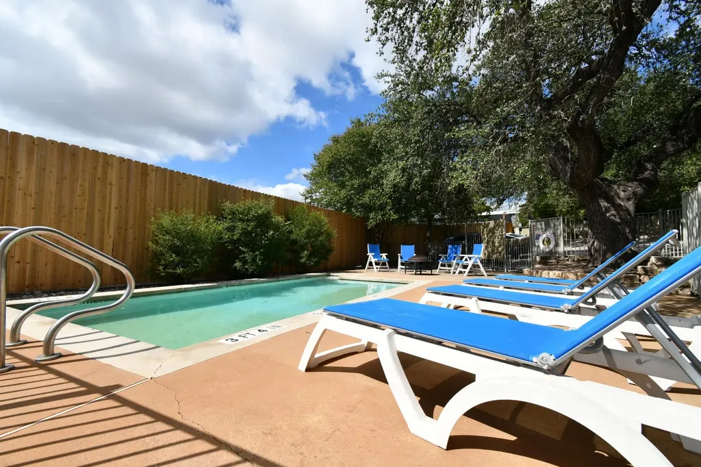 2302 East Side Drive Austin TX 78704