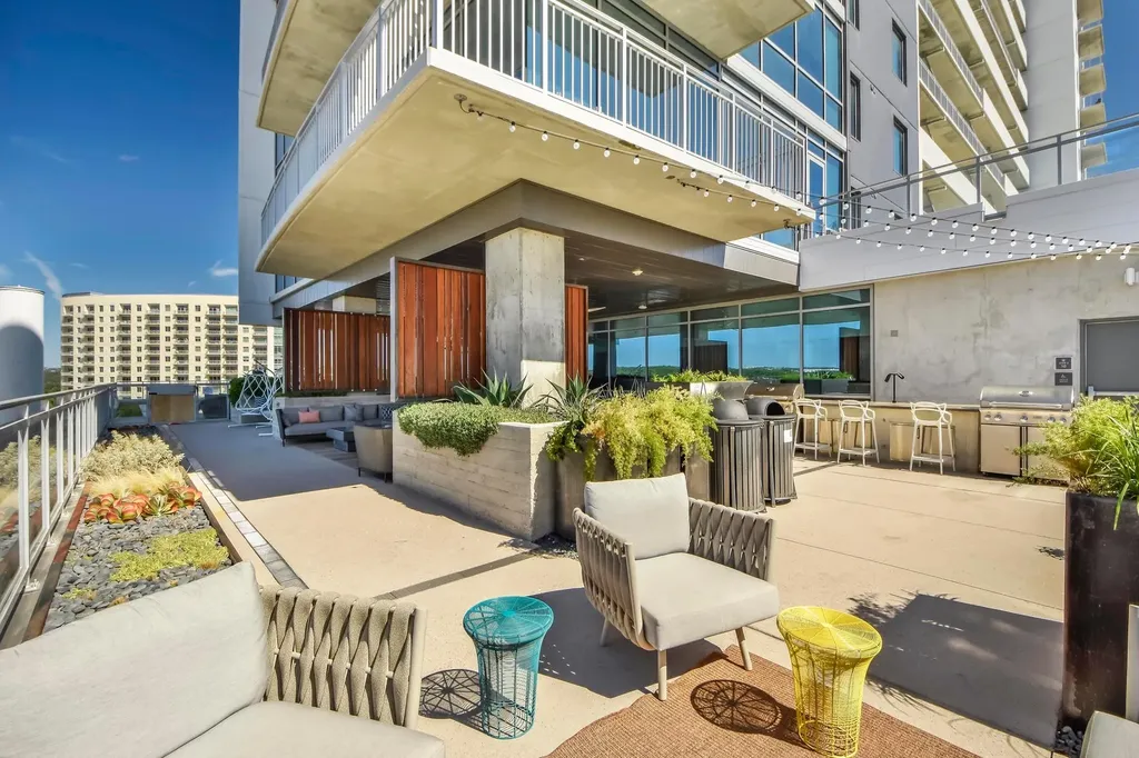 222 West Avenue Austin TX 78701