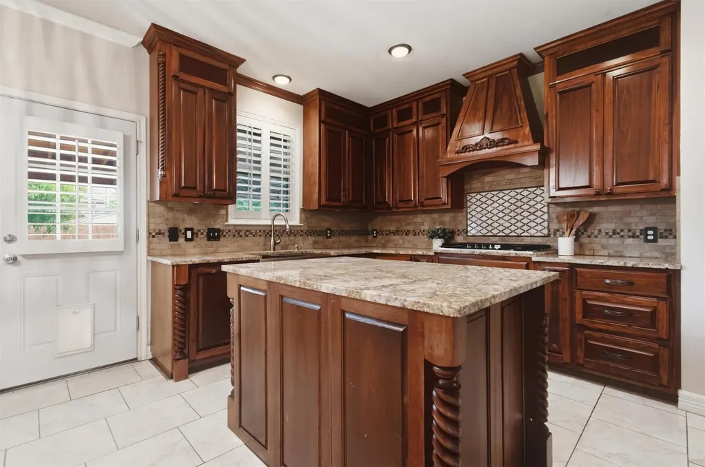 113 Scarlet Oak Cove Kyle TX 78640