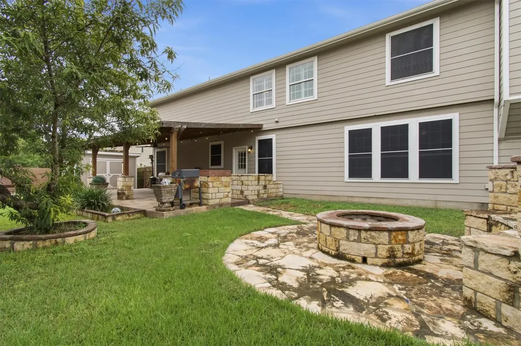 113 Scarlet Oak Cove Kyle TX 78640