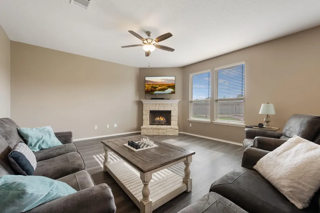 412 Perryville Loop Liberty Hill TX 78642