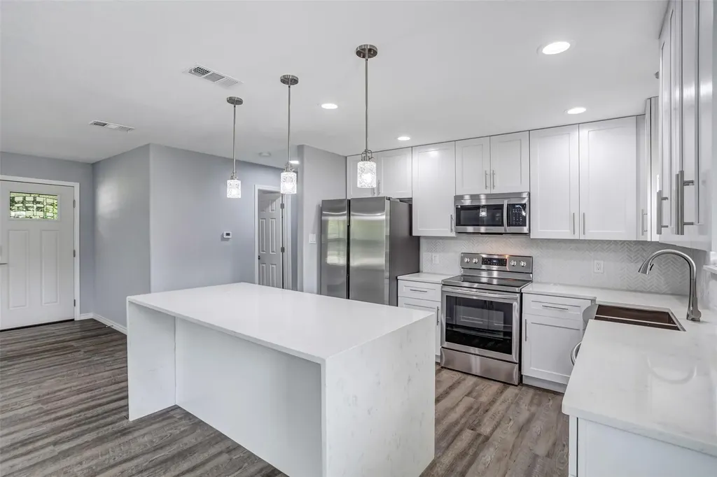 1708 Woodcrest Drive Marble Falls TX 78654