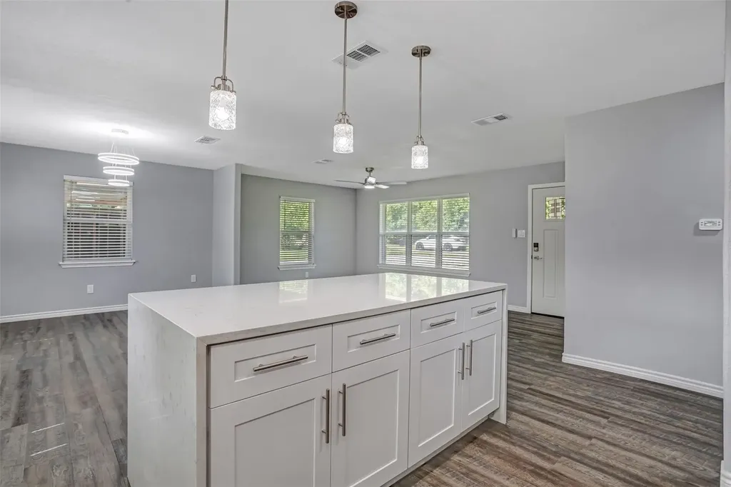 1708 Woodcrest Drive Marble Falls TX 78654