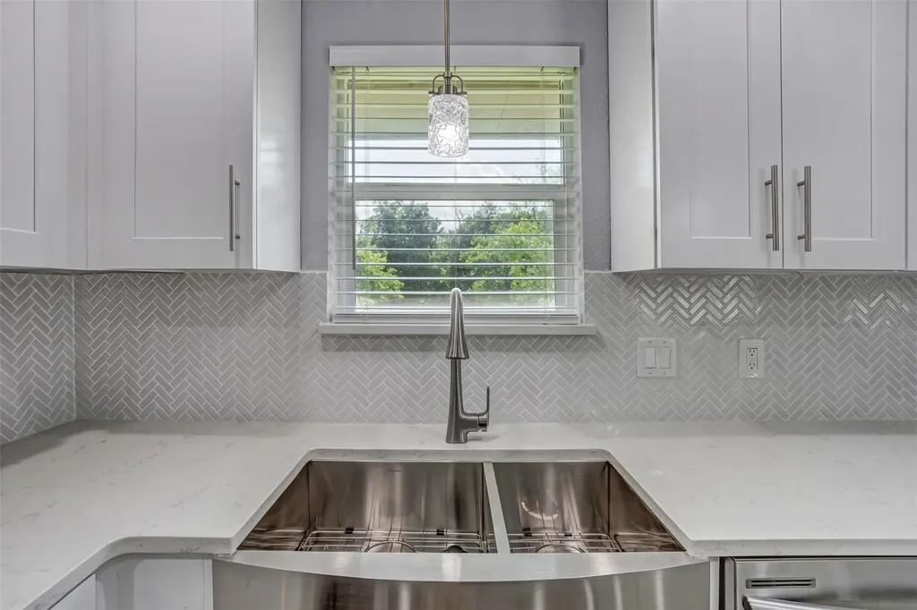 1708 Woodcrest Drive Marble Falls TX 78654