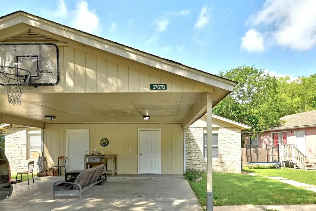 5707 Spring Meadow Road Austin TX 78744