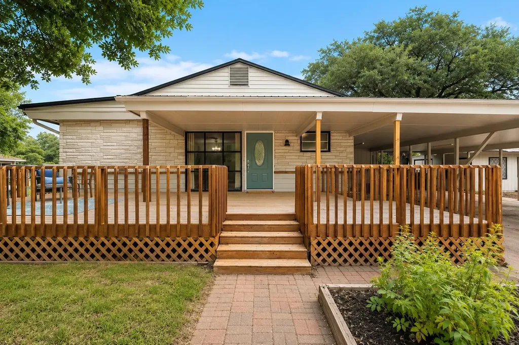 1700 W 7th Street Taylor TX 76574