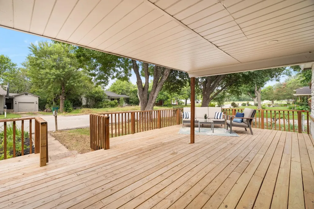 1700 W 7th Street Taylor TX 76574