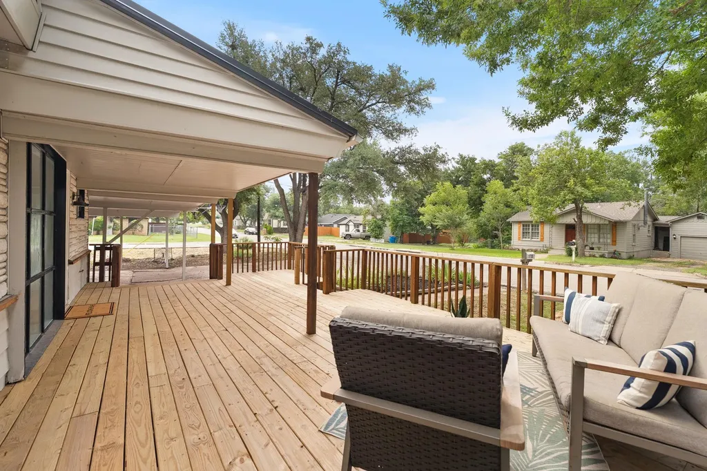 1700 W 7th Street Taylor TX 76574