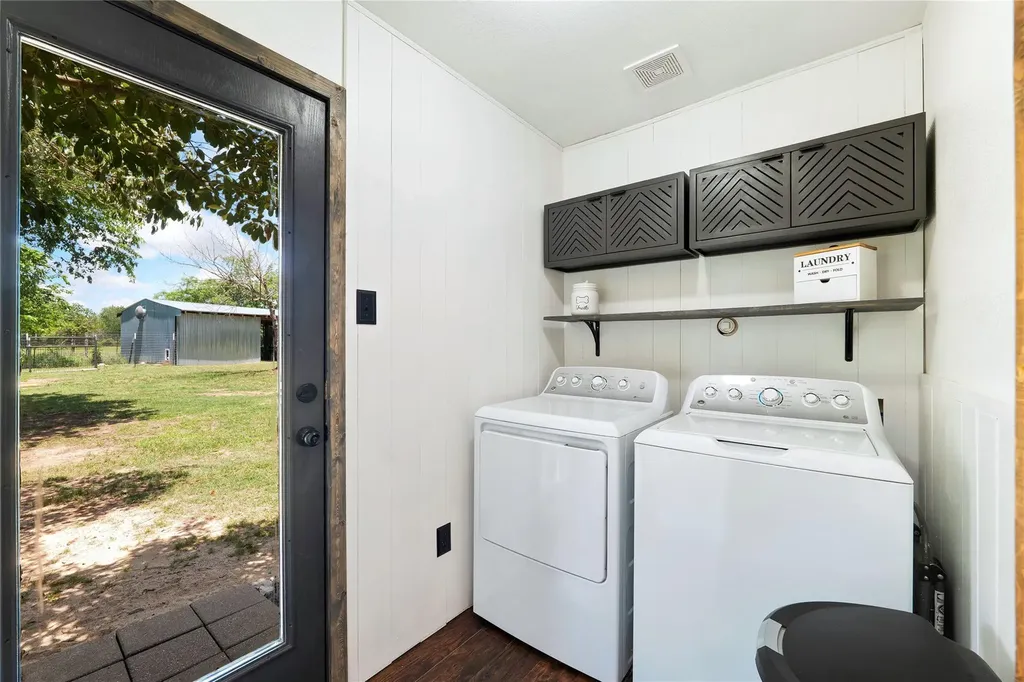 372 Hidden Oaks Drive Elgin TX 78621