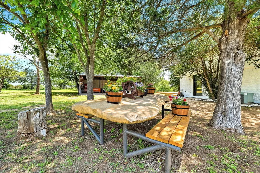 372 Hidden Oaks Drive Elgin TX 78621