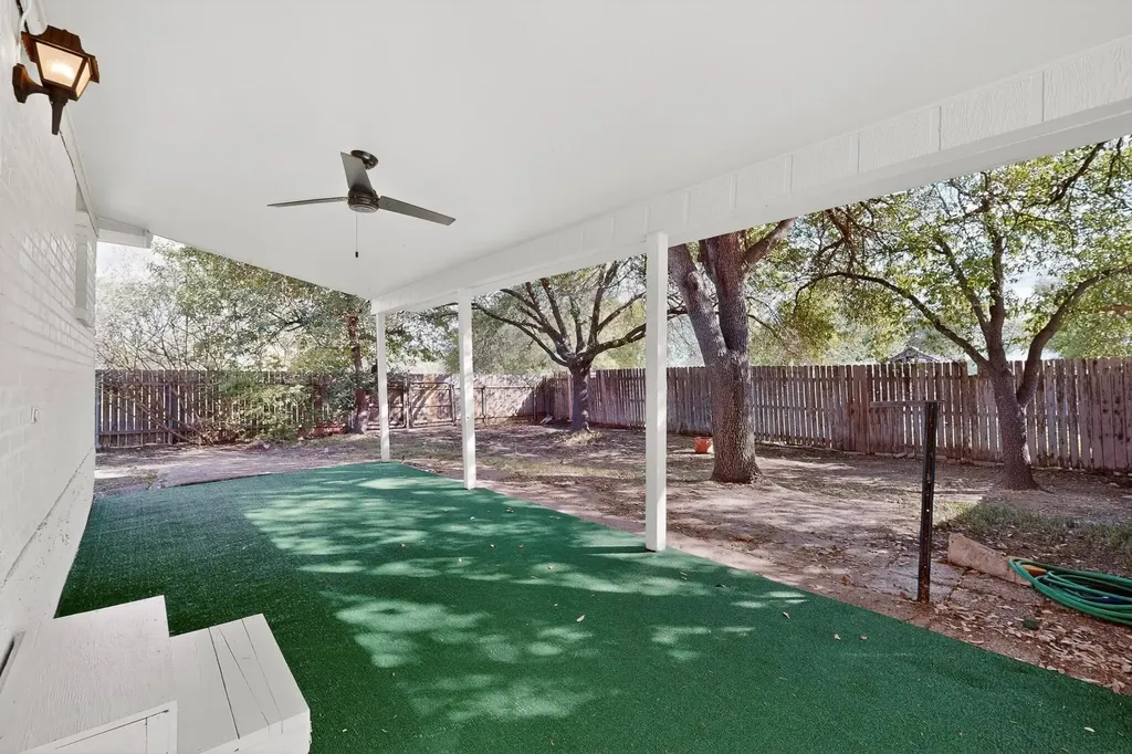 812 George Street Taylor TX 76574