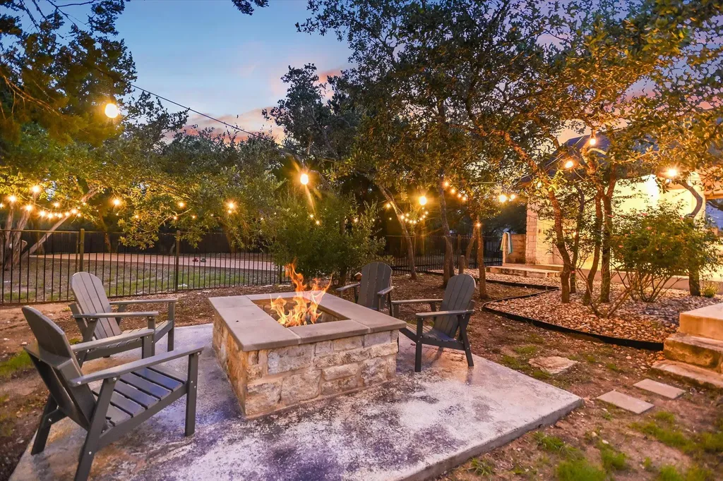 465 Lloyd Lane Dripping Springs TX 78620