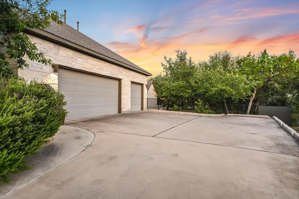 465 Lloyd Lane Dripping Springs TX 78620