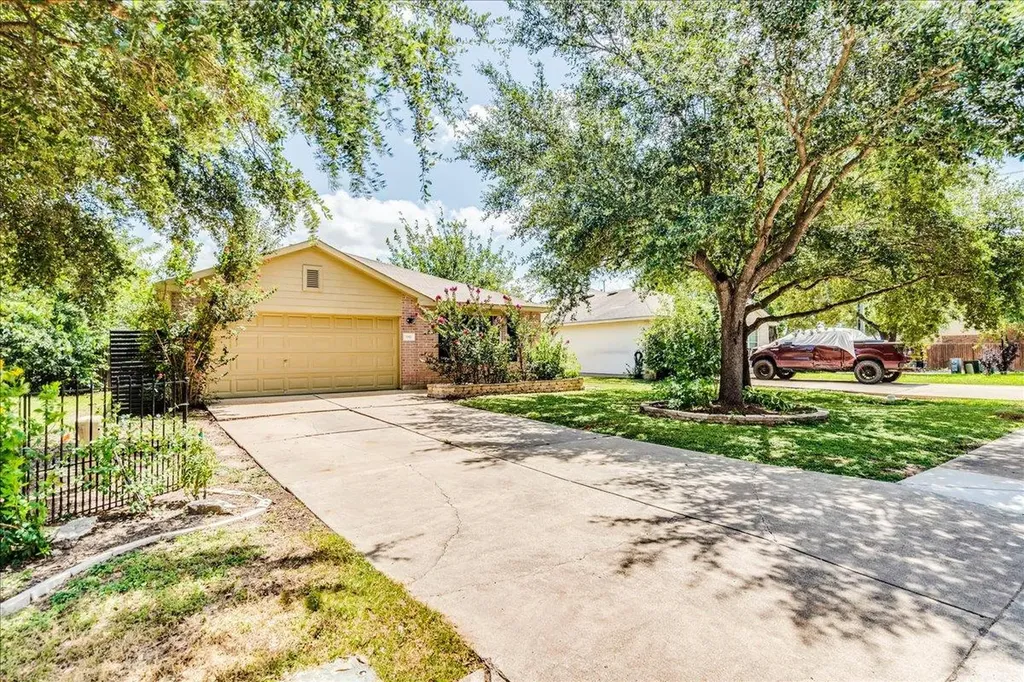 981 Goldenrod Street Kyle TX 78640