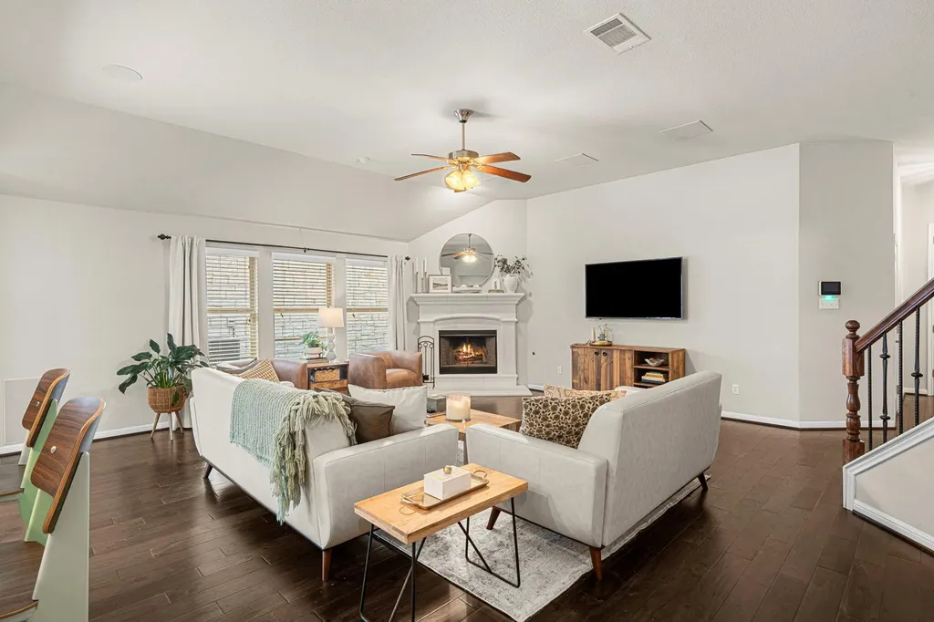 194 Sugar Creek Buda TX 78610