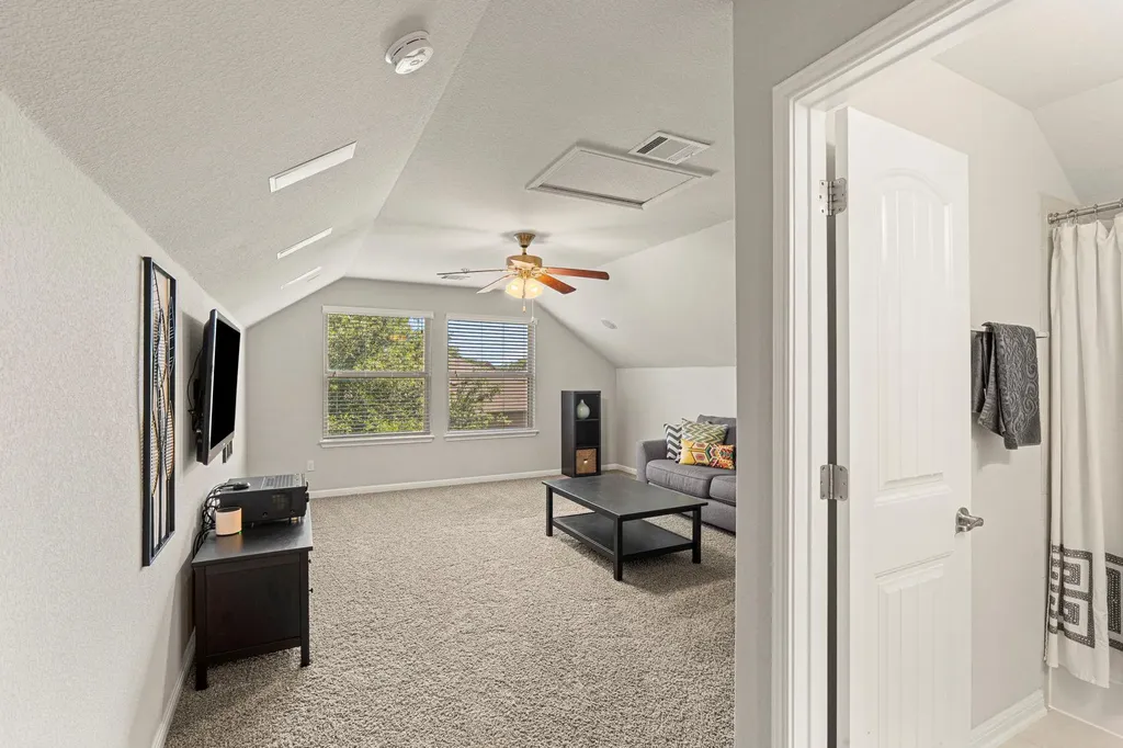 194 Sugar Creek Buda TX 78610