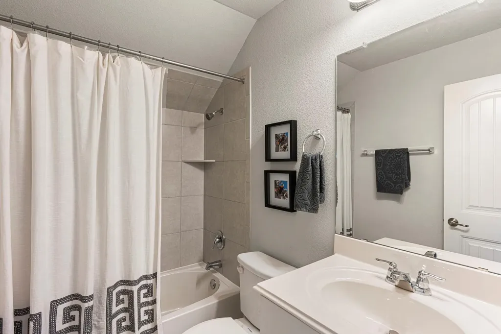 194 Sugar Creek Buda TX 78610